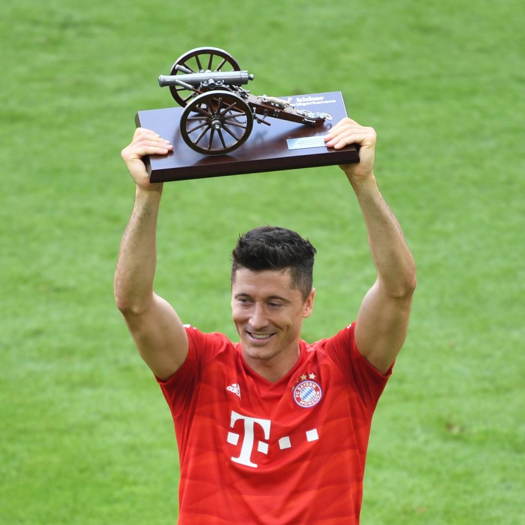 Chủ nhân chiếc giày vàng Châu Âu 2022 - Robert Lewandowski 1 Chủ nhân chiếc giày vàng Châu Âu 2022 - Robert Lewandowski