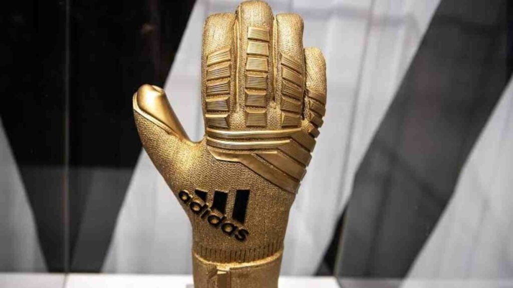 Găng tay vàng là phần thưởng dành cho các thủ môn giỏi