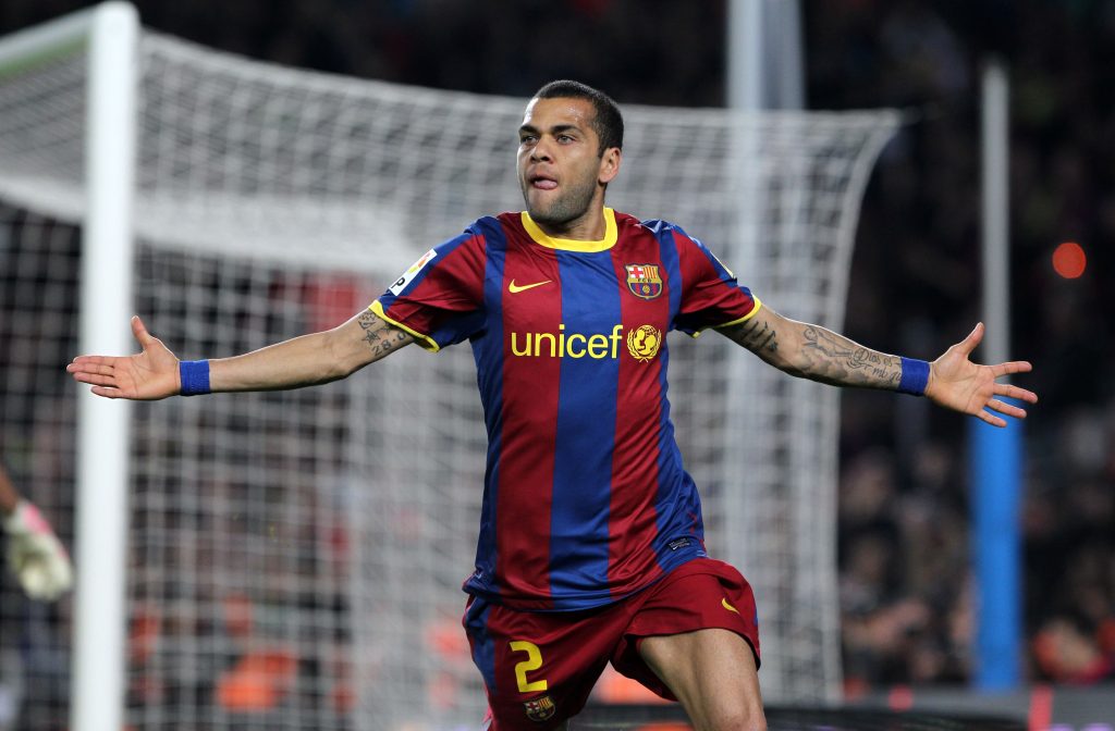 Alves đạt đến đỉnh cao tại Barcelona