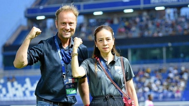 Nữ trưởng đoàn bóng đá Thái Lan và tình yêu với trái bóng 1 Nữ trưởng đoàn bóng đá Thái Lan và tình yêu với trái bóng