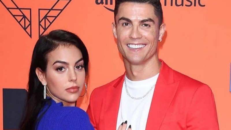 Ronaldo và bạn gái đã có mối tình như truyện cổ tích