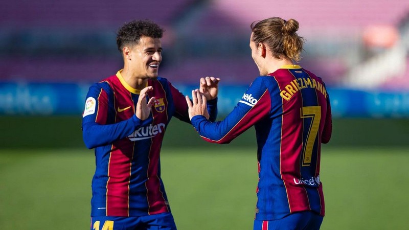 Câu lạc bộ bóng đá Barcelona đã mất rất nhiều thời gian loay hoay với những bản hợp đồng bom tấn