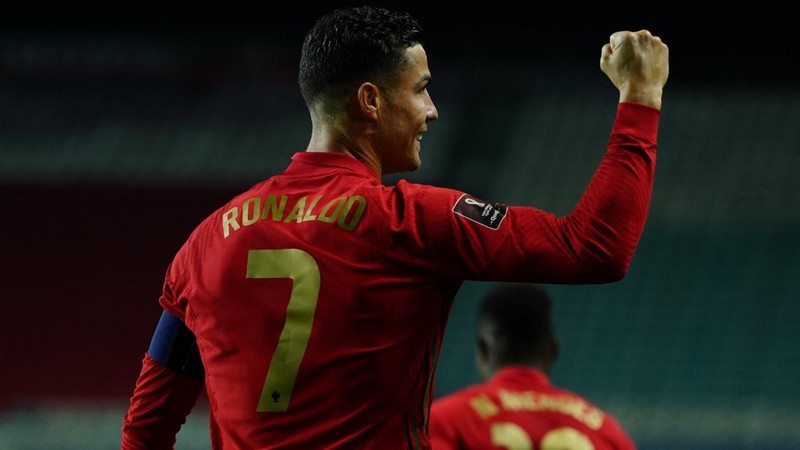 Cầu thủ số 2 thế giới là ai? Cái tên nào có thể xứng đáng?