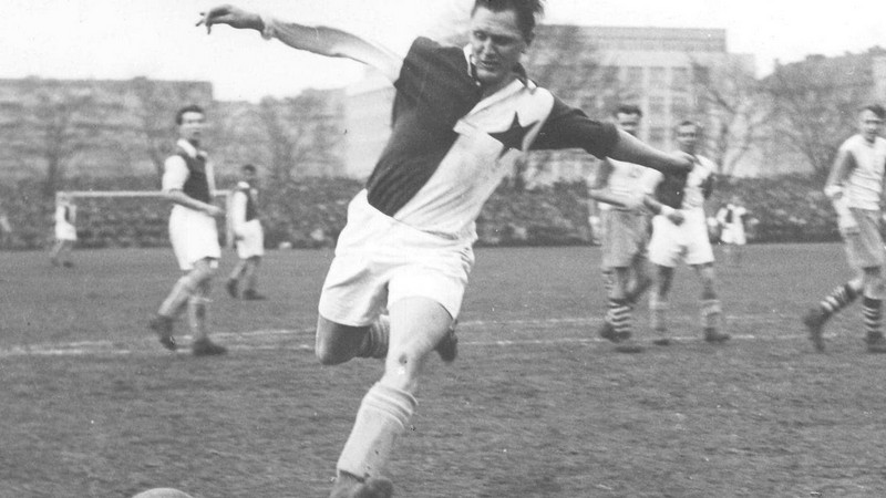 Trong lịch sử Josef Bican cũng là cầu thủ ghi được rất nhiều bàn thắng