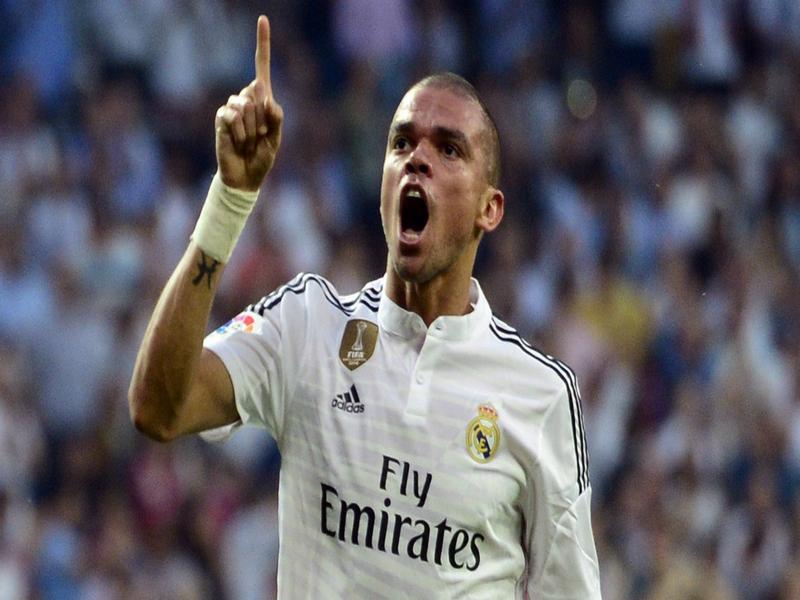Pepe là một cầu thủ bóng đá chuyên nghiệp có sự nghiệp và danh hiệu đáng ngưỡng mộ
