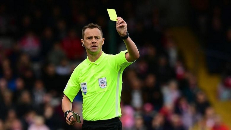 Thẻ vàng trong bóng đá là gì? Lịch sử và những điều thú vị