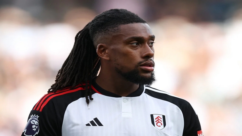 Alex Iwobi cũng là trụ cột của đội bóng thành London này