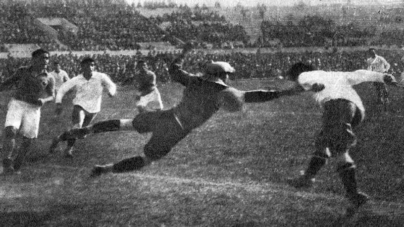 Lần đầu tiên trong quá khứ Pháp đã phải ôm hận trước Argentina