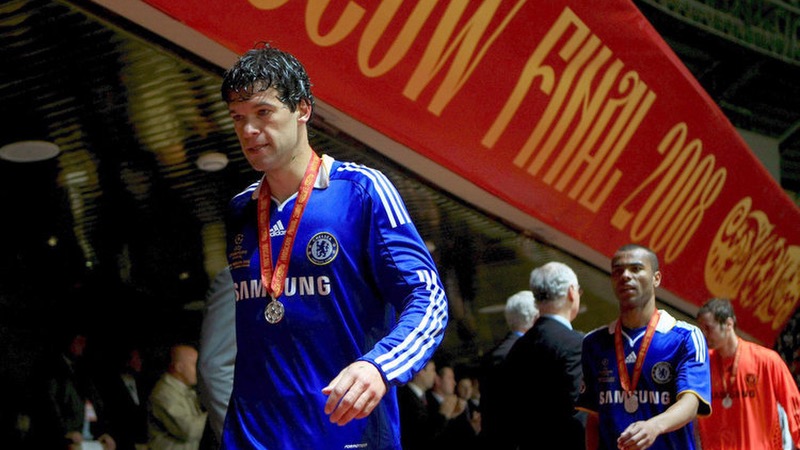 Kẻ về nhỉ vĩ đại của bóng đá