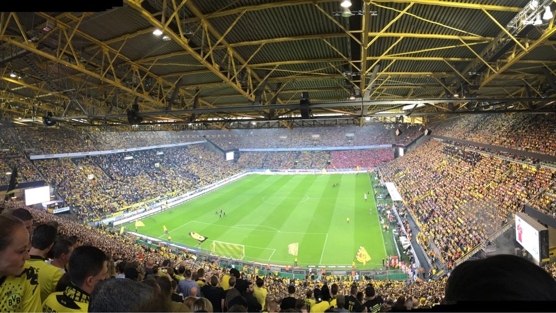 Sân vận động Signal Iduna Park là sân nhà của Dortmund