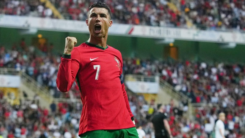 Ronaldo chính là cầu thủ ghi nhiều bàn thắng nhất lịch sử Euro
