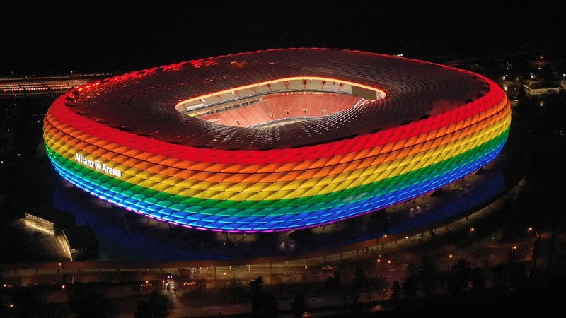Sân vận động Allianz Arena được ví như con tắc kè hoa