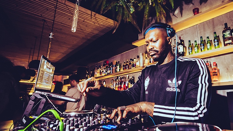 Nhưng sau bóng đá thì mọi thứ liên quan đến anh cũng rất thú vị