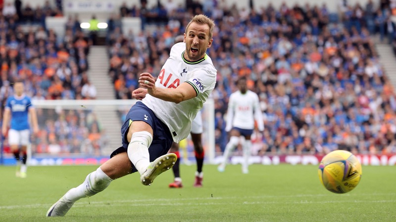 Anh đã vươn tầm huyền thoại của bóng đá