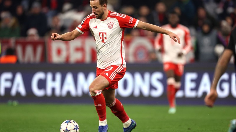 Nhưng sự nghiệp lại rất lận đận vì danh hiệu