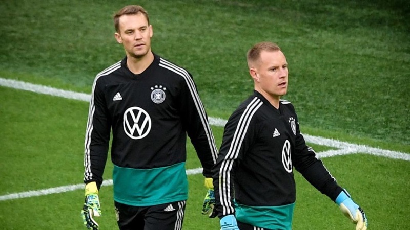 Thủ môn Marc ter Stegen gần như chưa bao giờ vượt qua được người đàn anh của mình trên tuyển
