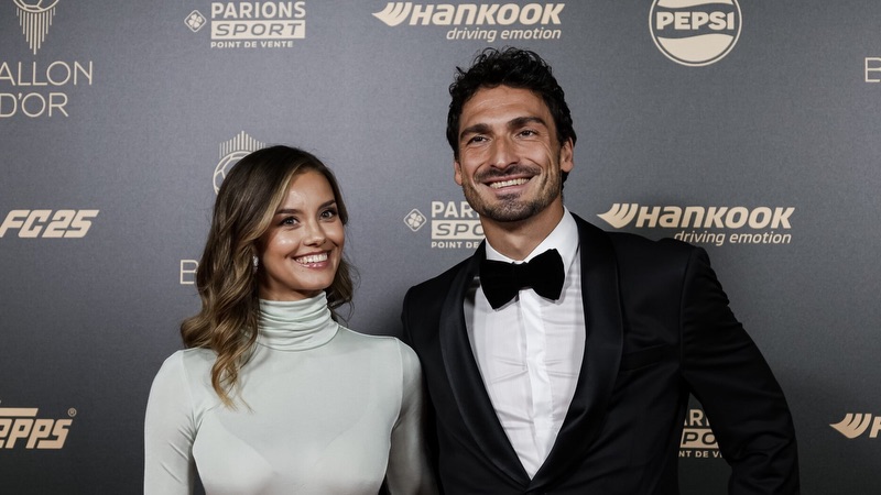 Anh cũng luôn được chú ý với những chuyện tình cùng các cô nang xinh đẹp