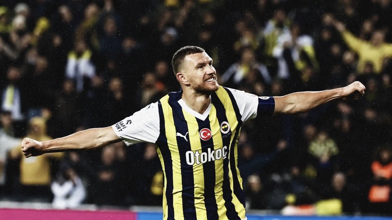 Ở tuổi gần 40 mà cái tên này vẫn còn chơi bóng đỉnh cao