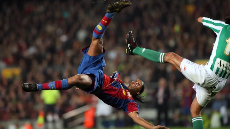 Khi cầu thủ Ronaldinho chơi bóng, thực sự nó như một buổi trình diễn