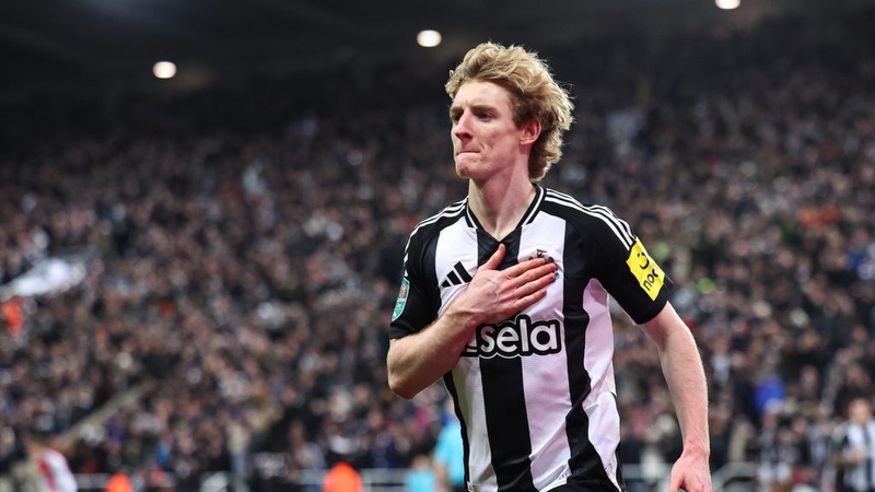 Ở cầu thủ Anthony Gordon, có sự chuyên nghiệp để mang về thành công lớn